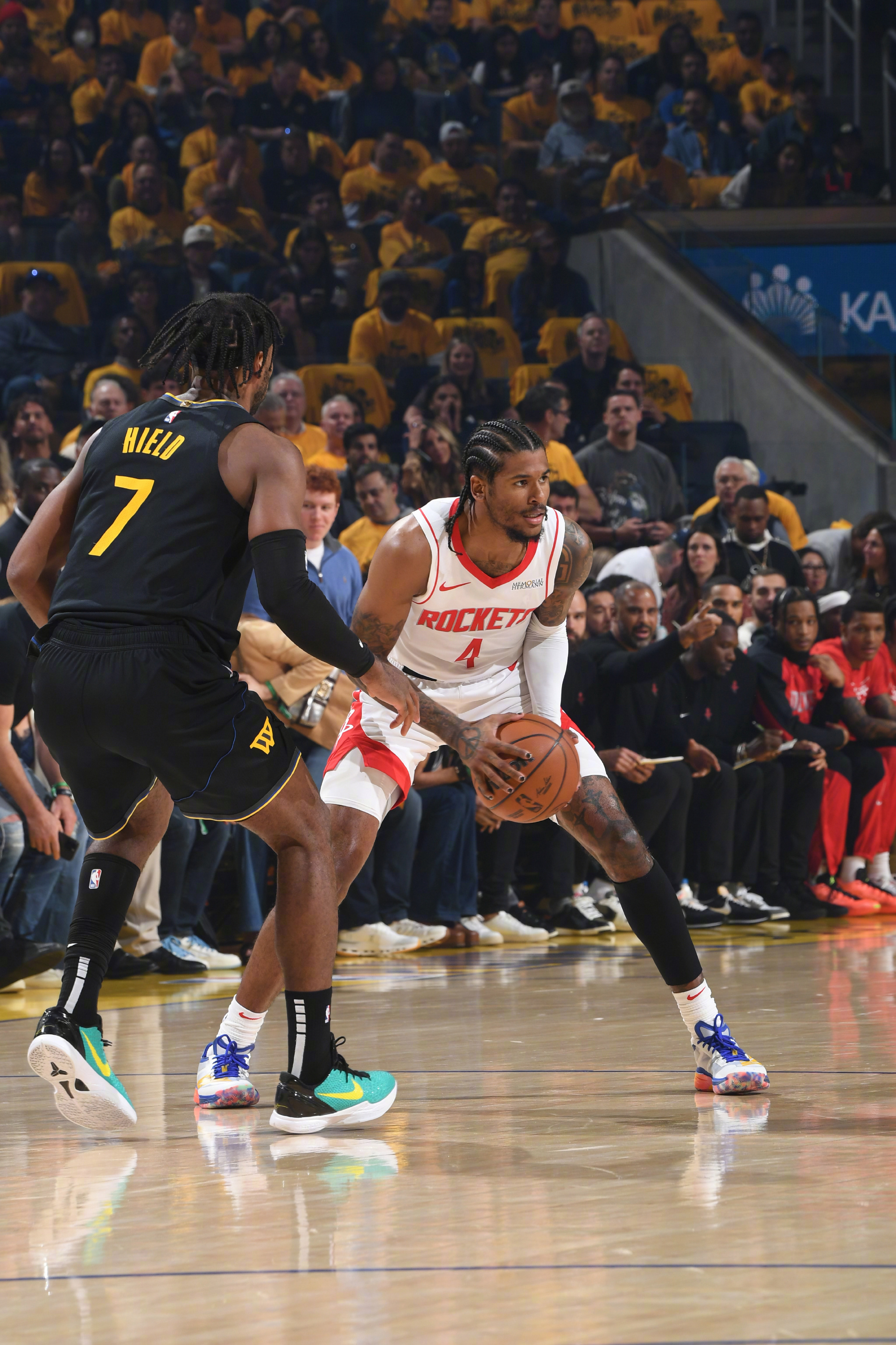 集结日NBA季后赛焦点战；犹他爵士队长鼓劲；震撼外界；年轻球员得到机会的简单介绍