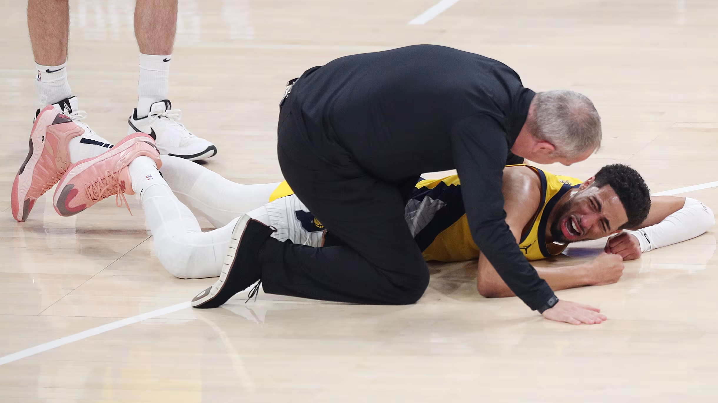 今晚NBA常规赛传出新动向，俄克拉荷马雷霆官宣签约，管理层表态：压力陡增，更衣室氛围转暖的简单介绍