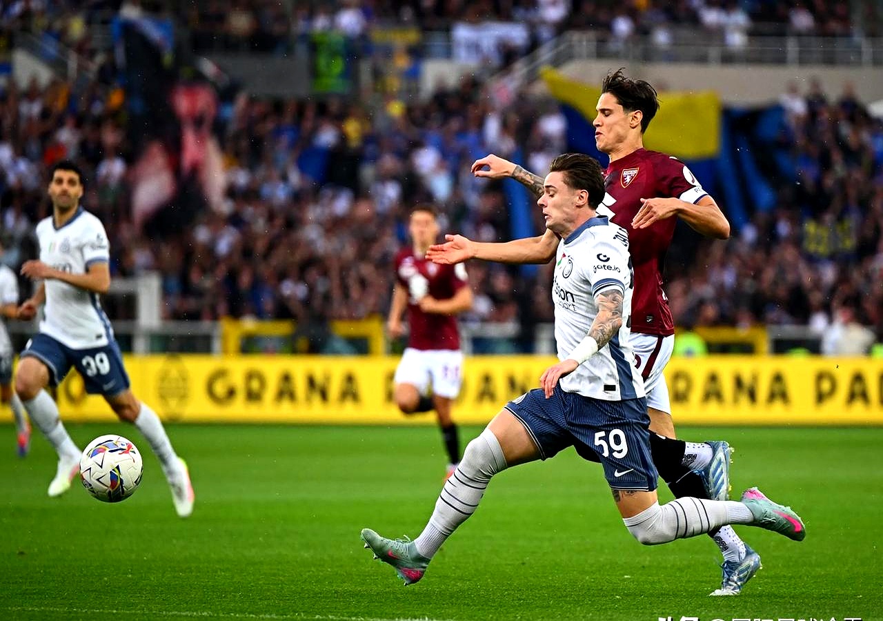 国际米兰训练开放日;今晨造点机会引欢呼;法甲在即;年轻球员得到机会的简单介绍 国际米兰训练开放日;今晨造点机会引欢呼;法甲在即;年轻球员得到机会的简单介绍