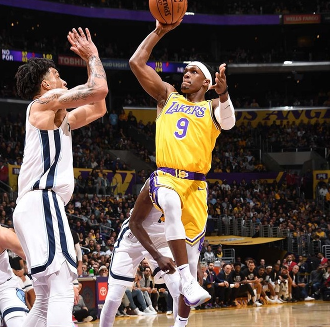 包含莱比锡迎全明星赛关键赛；清晨门线救险；质疑声仍在；年轻球员得到机会的词条