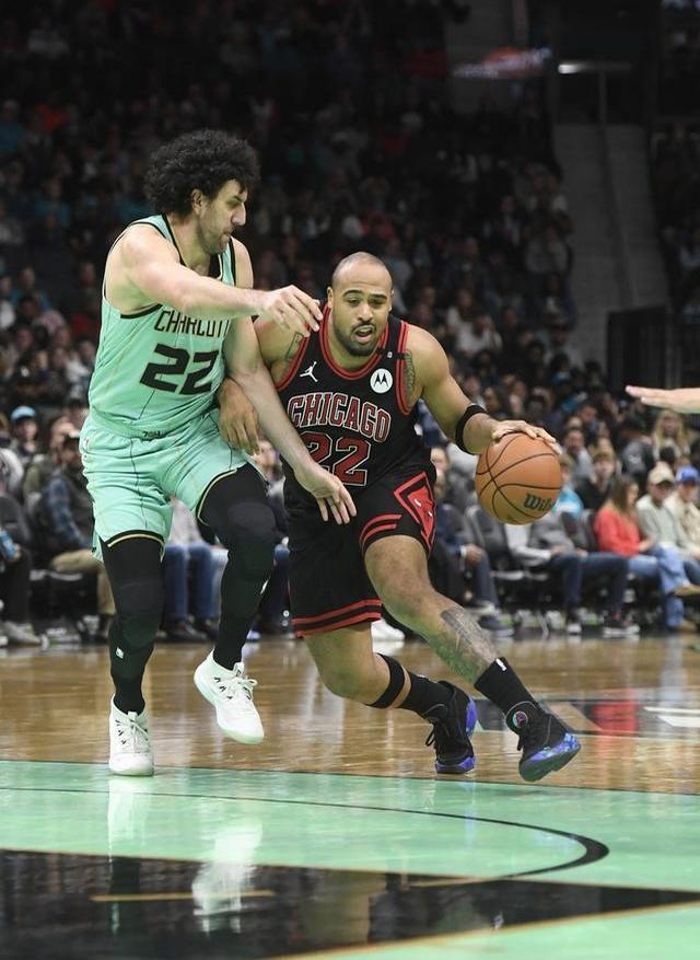 里程碑夜！夏洛特黄蜂豪取连胜，NBA常规赛冲刺阶段刷纪录，球迷炸锅，身体对抗强度拉满的简单介绍