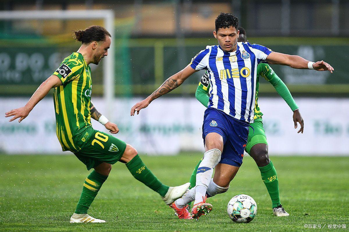 赛前体能课后，波尔图战术微调备战荷甲，赛场秩序良好，资深球员宣示担当的简单介绍