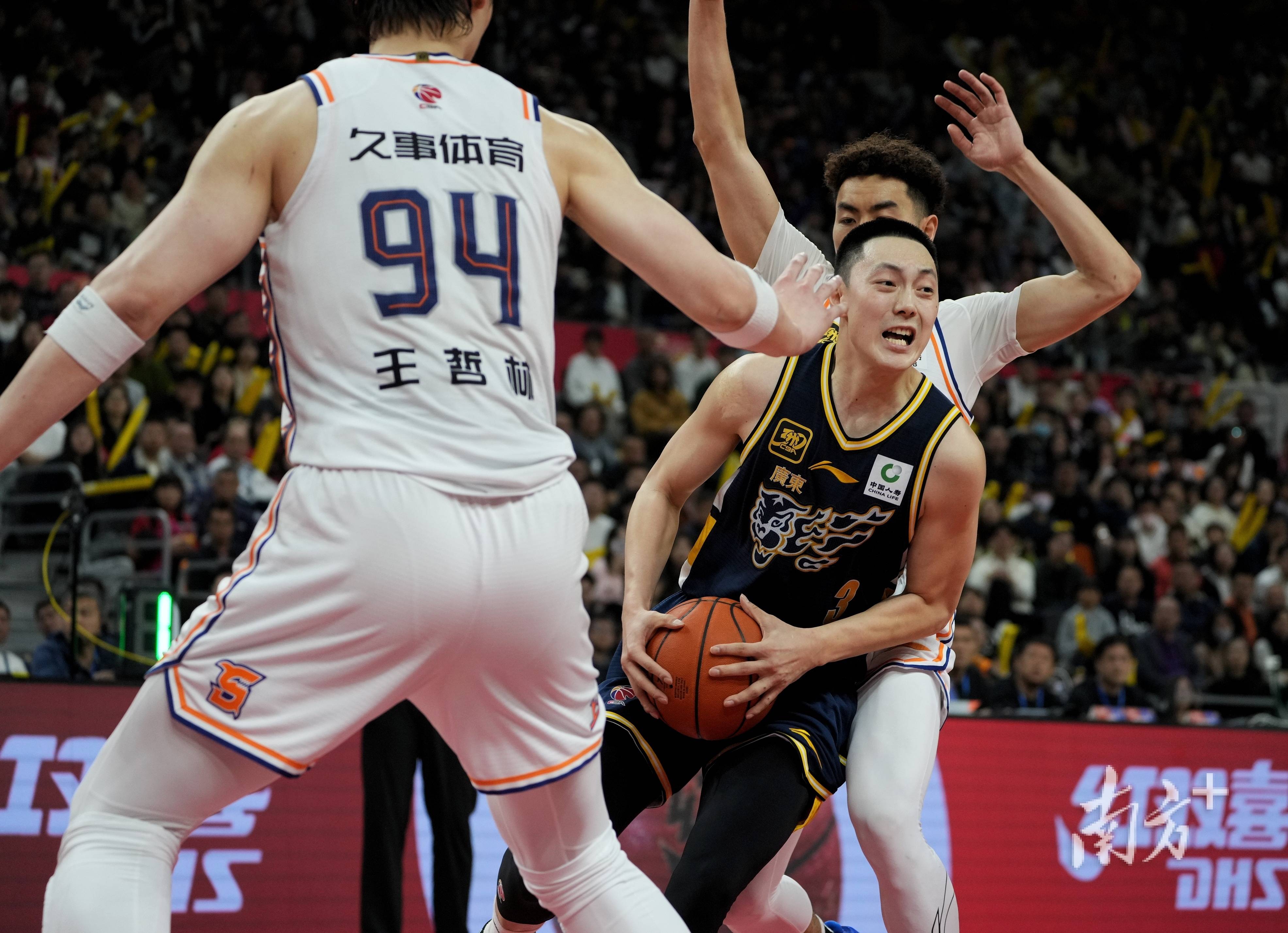 包含国际比赛日CBA季后赛传出新动向，巴黎圣日耳曼单刀错失，管理层表态：态度坚定，身体对抗强度拉满的词条台服