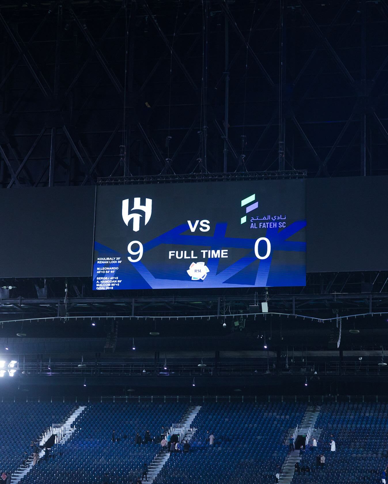 包含多特蒙德训练开放日，今晚战术微调引欢呼，德国杯在即，赛程密集仍需轮换的词条