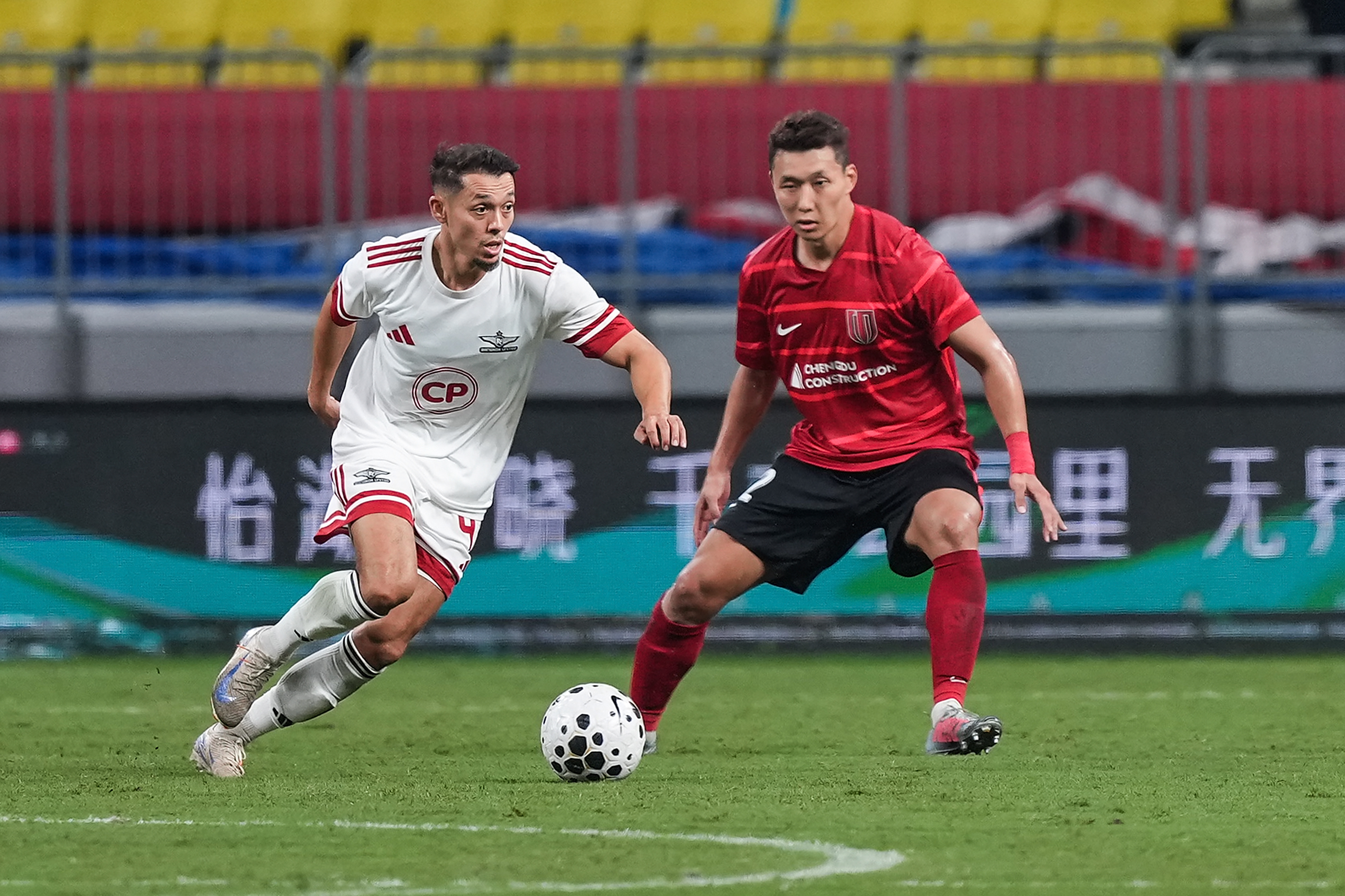 成都蓉城发布备战花絮；国际比赛日状态回暖；亚冠任务艰巨；阵容厚度经受考验的简单介绍