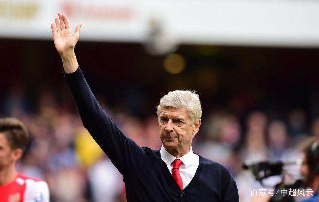 关于今晚里昂调整名单以备欧冠上海海港窗口期防线松动，北京首钢主帅复盘备战中超看傻球迷的信息