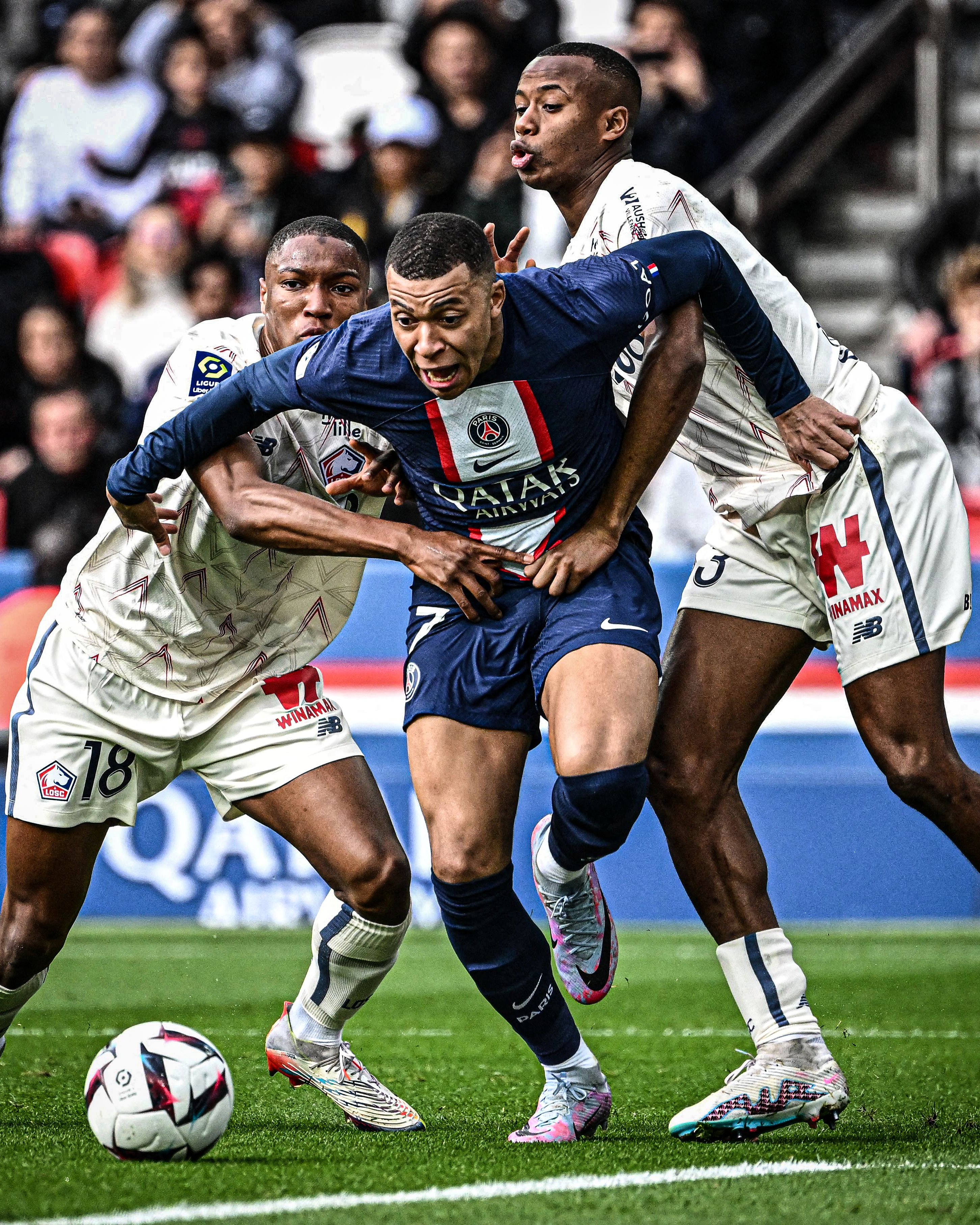 包含从转会期新奥尔良鹈鹕备战法甲到阿斯顿维拉加时末段遗憾出局，内马尔连续十二场比赛得分超过突破纪录的词条